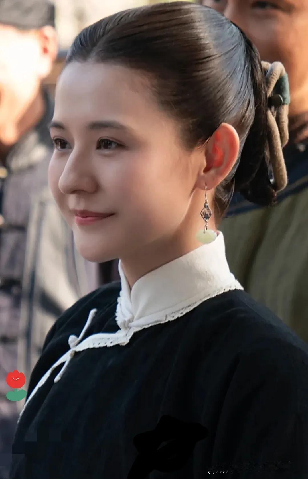 之前总猜热依扎是新疆人，甚至觉得像混血，