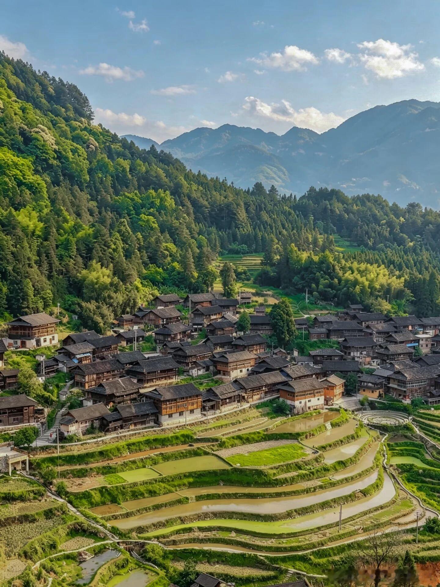 在贵州深山里，藏着一个0游客0商业的原始古寨——怎雷村。它坐落在层层