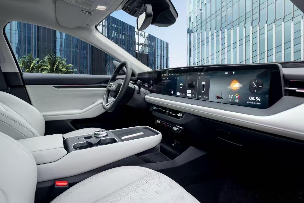 福特新蒙迪欧刚上市，14.98万起的定价。第五代2.0TEcoBoost发动机