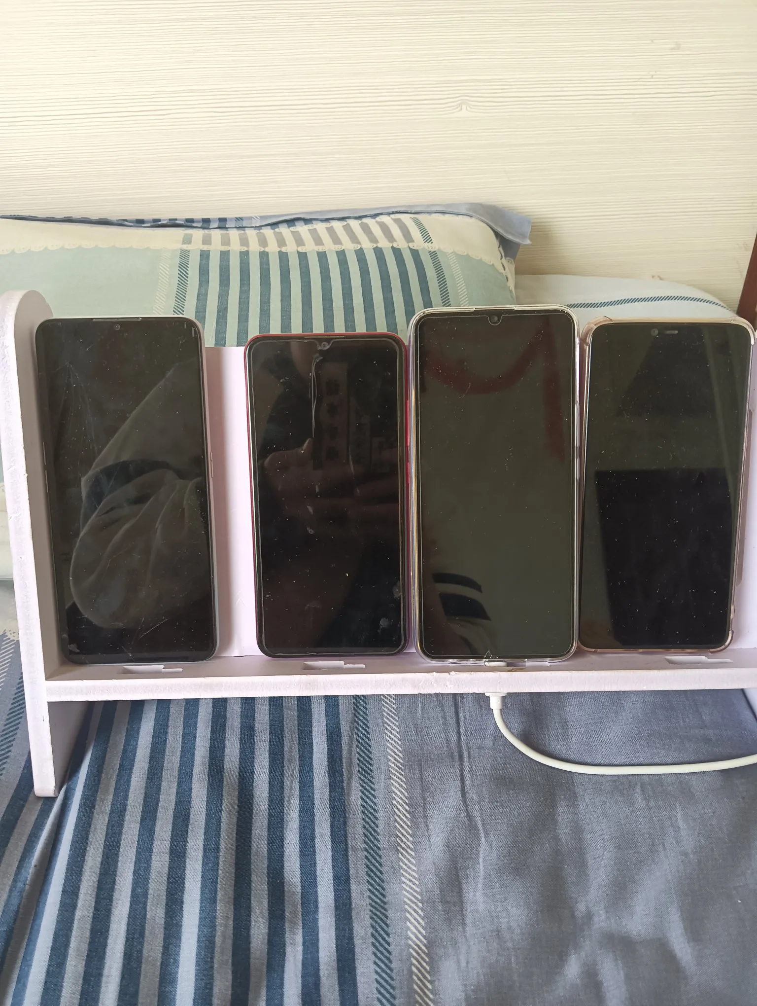 去年无意间看到手机刷广告也能挣钱，于是就一发不可收拾的投入薅羊毛的队伍，开始自用