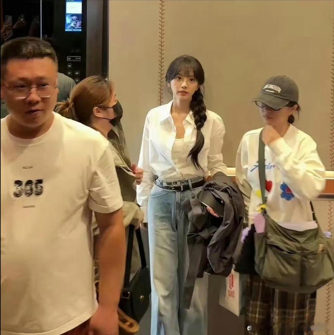 一直以为田曦薇是小个子甜妹，什么时候变得这么高挑有气场了？