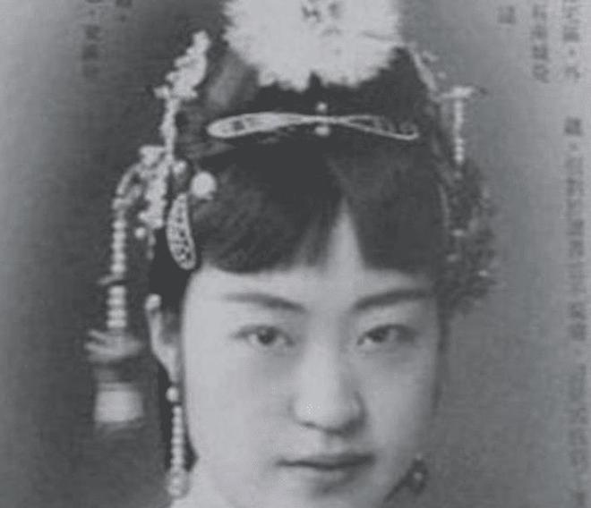 张学良的一生有11个情妇，90岁那年，他回首往事时，却咬牙切齿地说：“我此生最喜