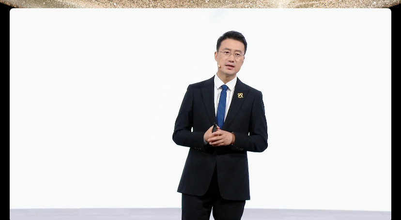 何刚的特点就是太爱“谢”了[笑着哭]“我再补充一句，谢谢”​​​