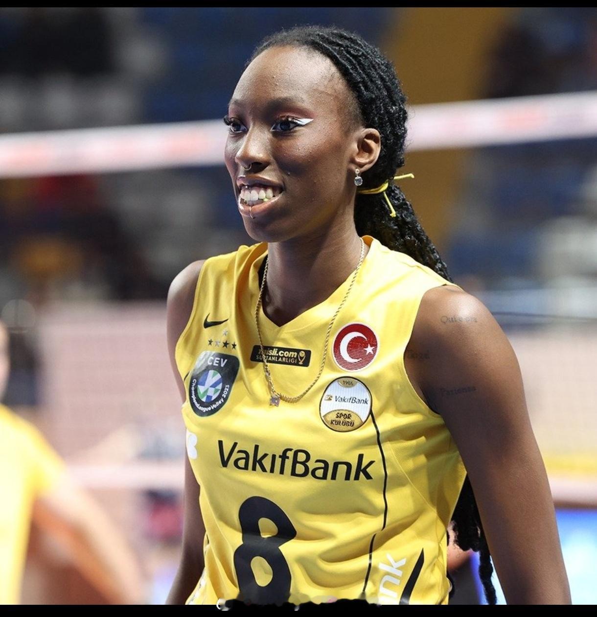 【🏐埃格努谈之前为什么去土耳其打球】国际排坛动态「为了进步，然后回去。」——埃