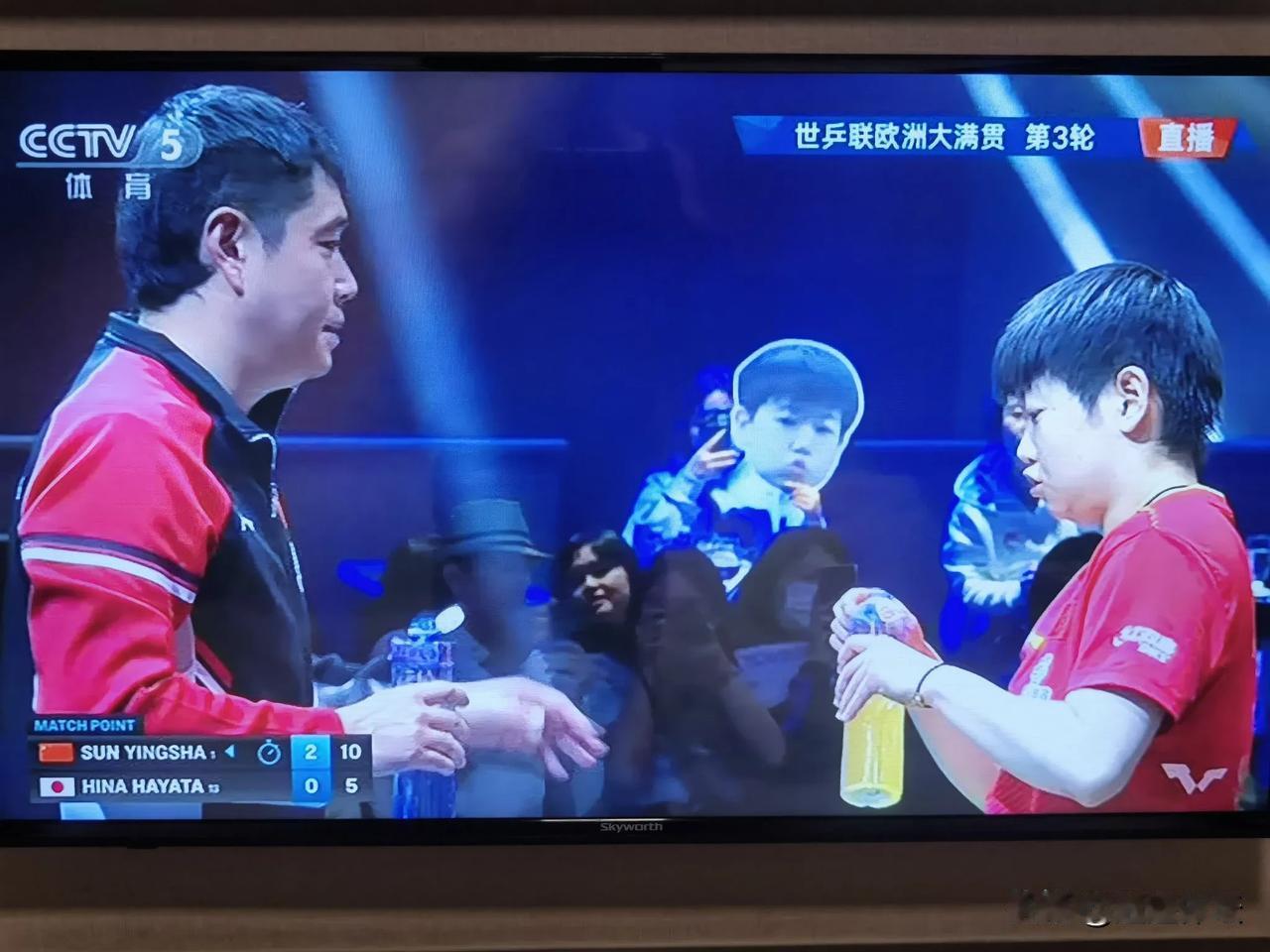 孙颖莎3：0战胜早田希娜，进入八强！比赛中一个小细节，太有意思了！第三局10：3