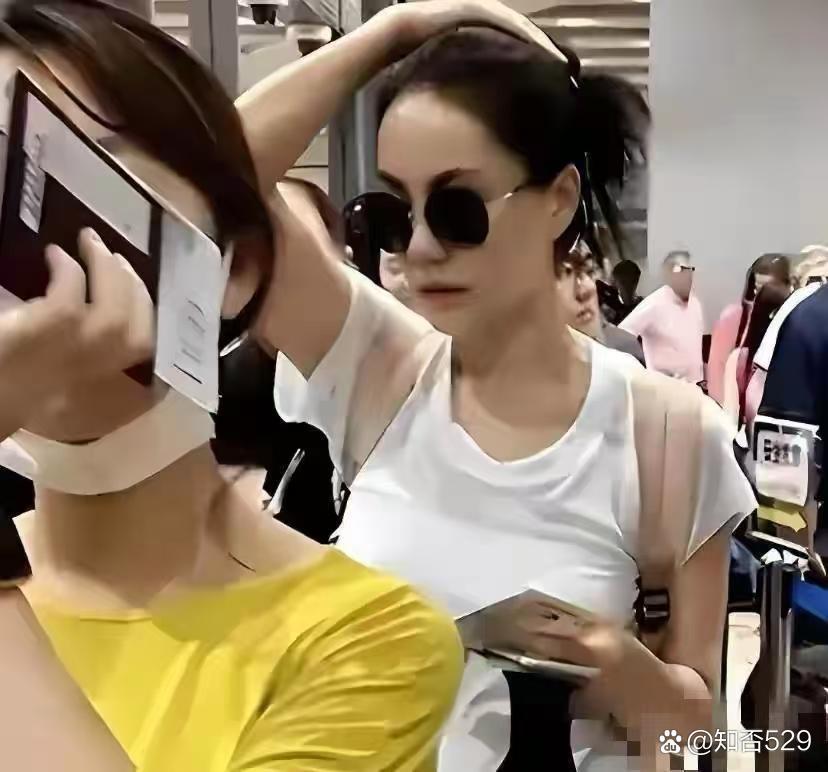 王菲机场被偶遇抓拍，这状态太无敌了，难怪谢霆锋爱的这么深情！