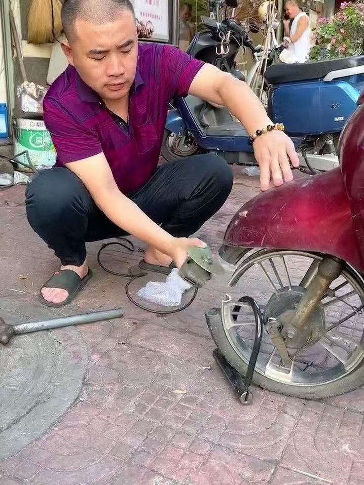 老板人真好，帮忙开锁还不收费