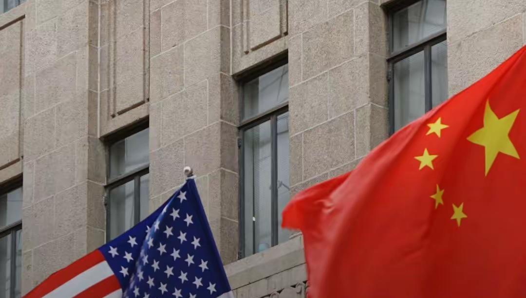 美国急得不行，主动找上门要和中国谈贸易，那火急火燎的架势，简直藏都藏不住！为啥