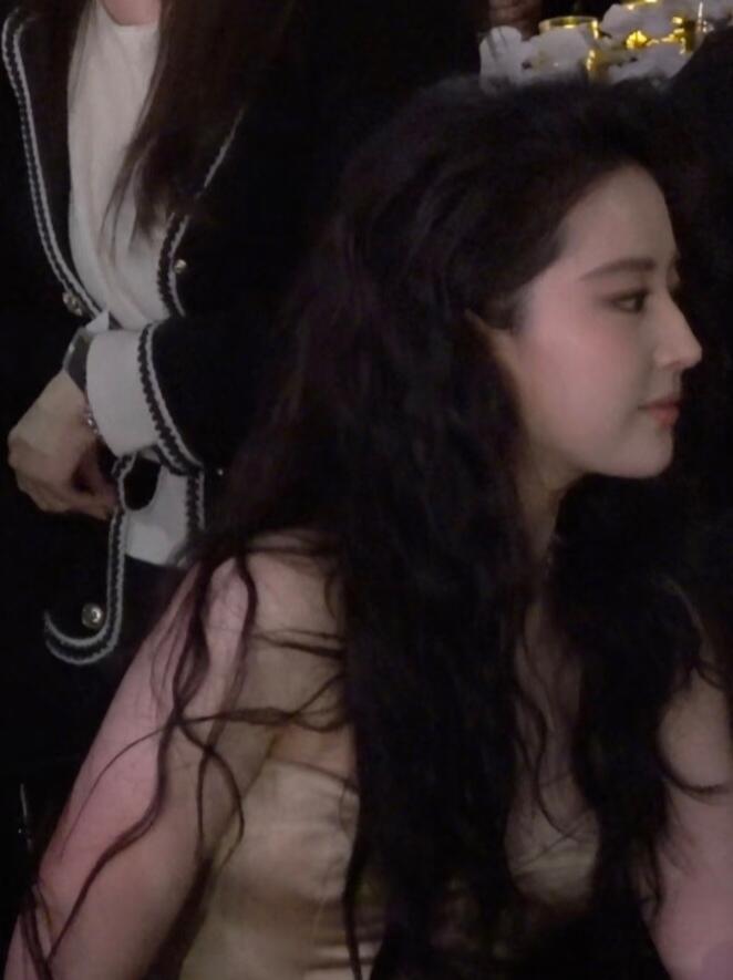 刘亦菲的身材确实很曼妙