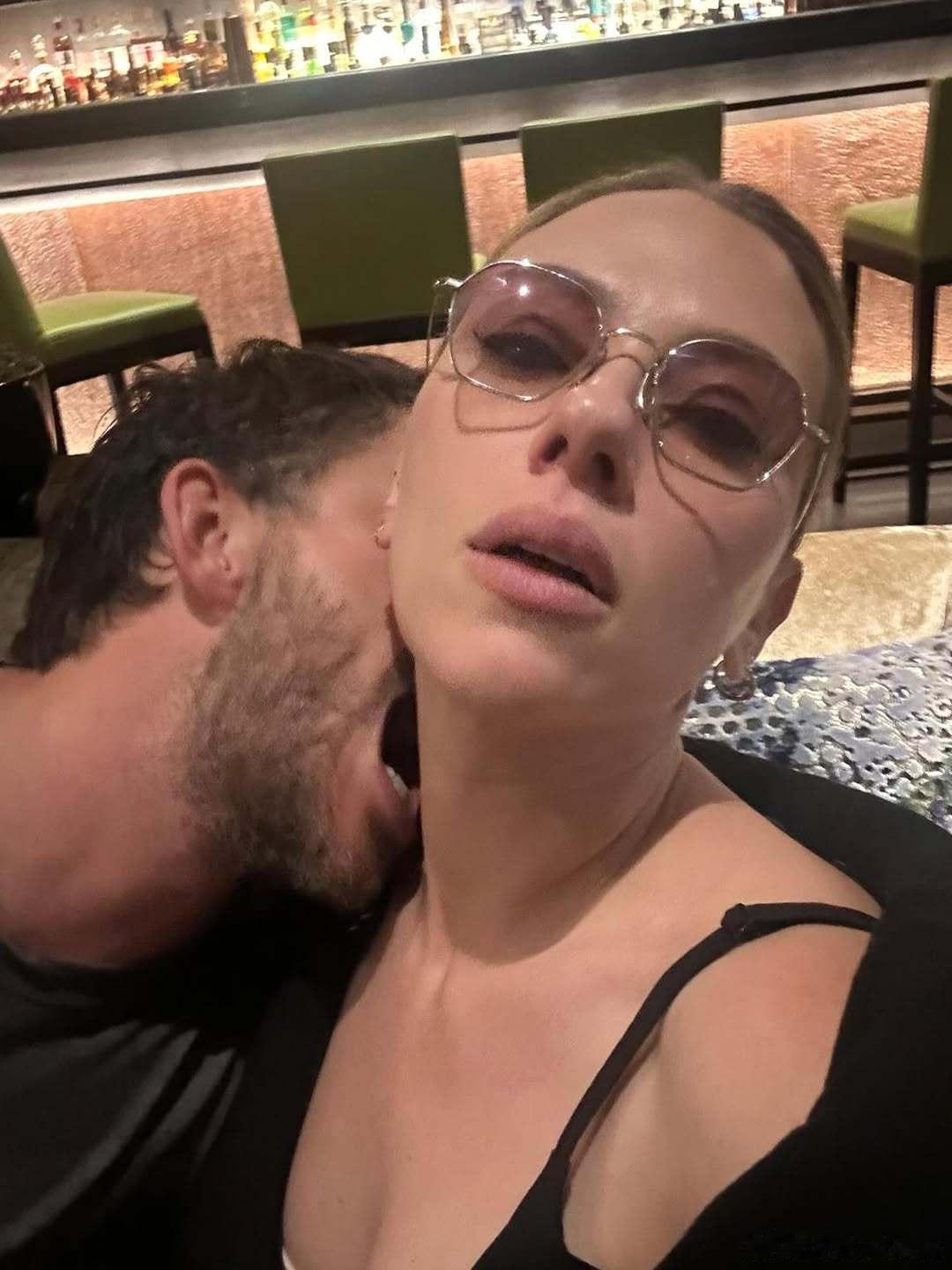 JonathanBailey晒和scarlettjohansson斯嘉丽约翰