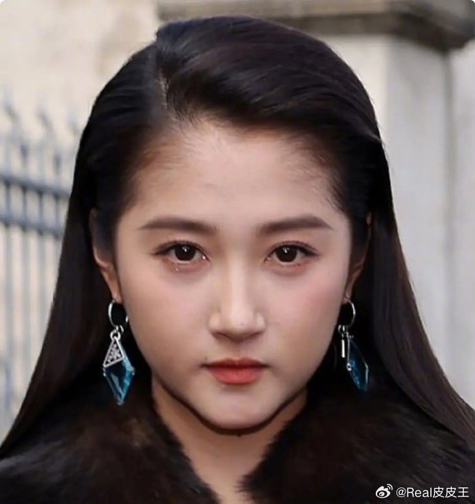 关晓彤问题到底出在了哪里？按道理说，关晓彤绝对算美女，再加上腿长个高，但每次重要