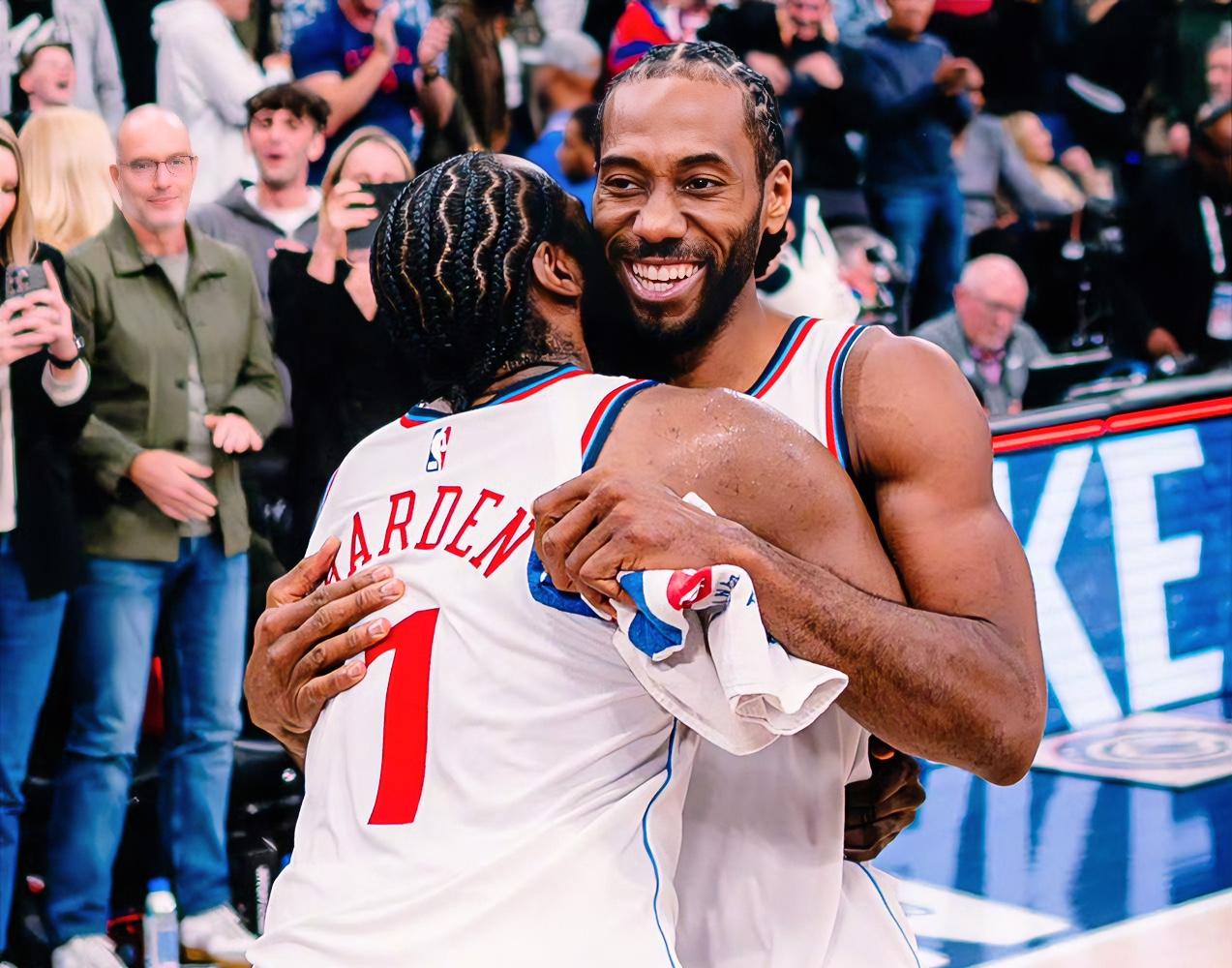 哈登：卡子哥，听说你脚踝扭伤无缘打你老东家猛龙？要不我也一块休了？？？小卡：猛