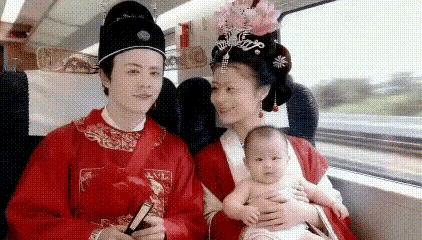 “[呲牙笑]笑不活了”！原来这就是西游记里的全家福啊！但是为啥跟我记忆中的有点出