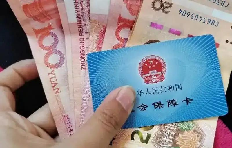 家里有2015-2017年退休的机关事业单位“中人”，肯定都清楚他们的养老金待遇