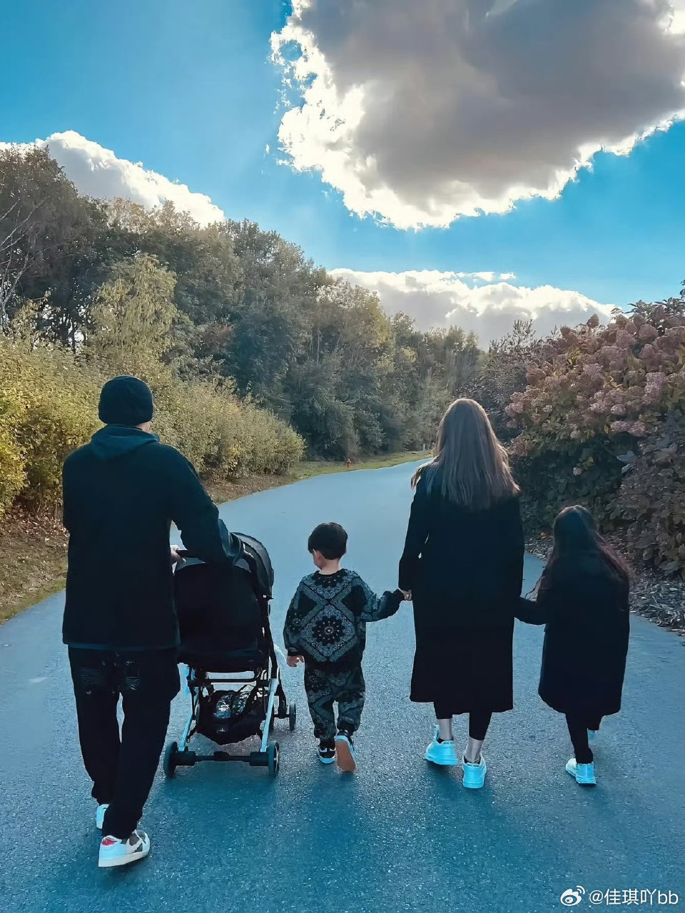 周杰伦一家五口，爱都在细节里