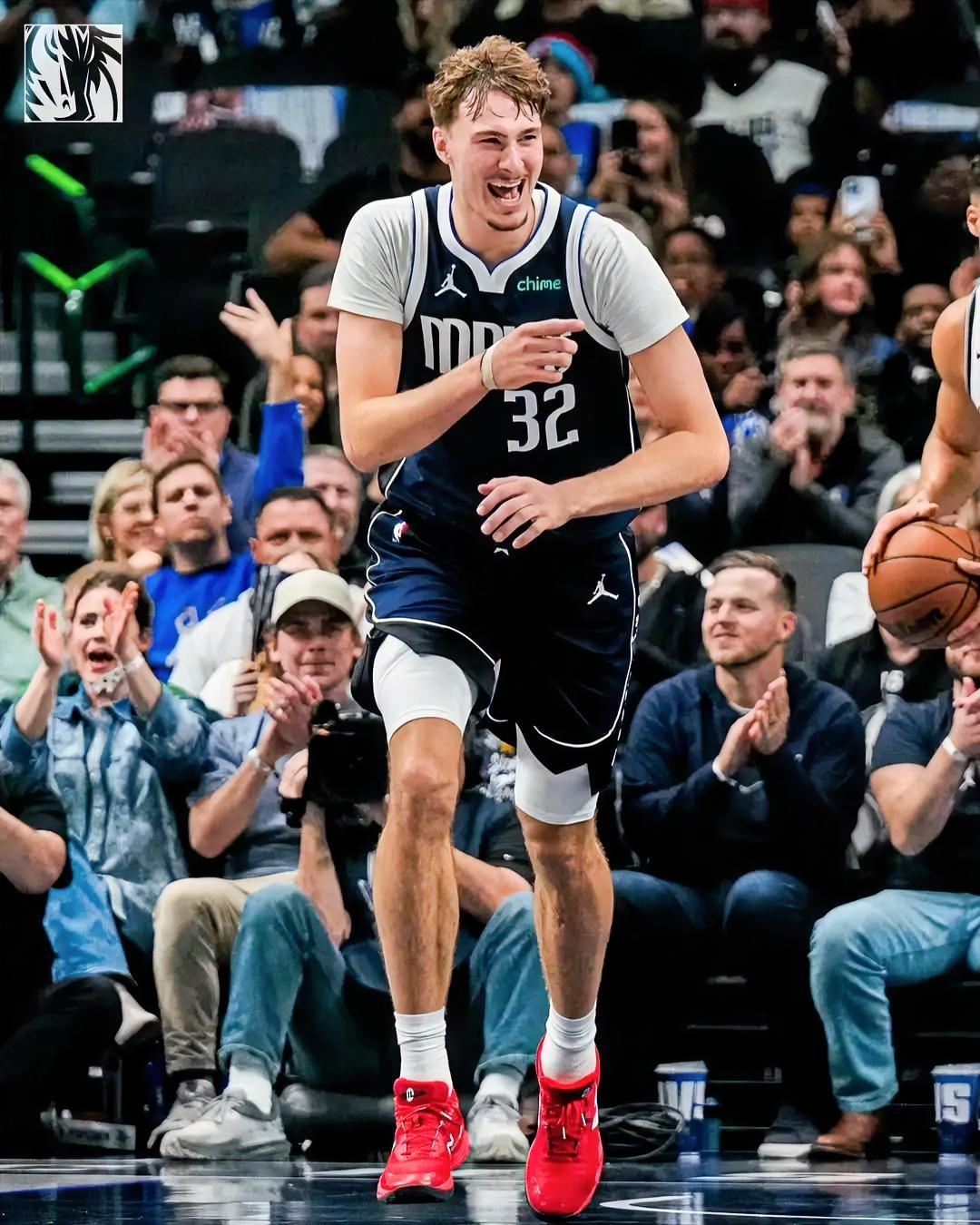 浓眉伤退！独行侠116-126惜败勇士，这2位球员拼尽全力值得尊重！1. 弗拉