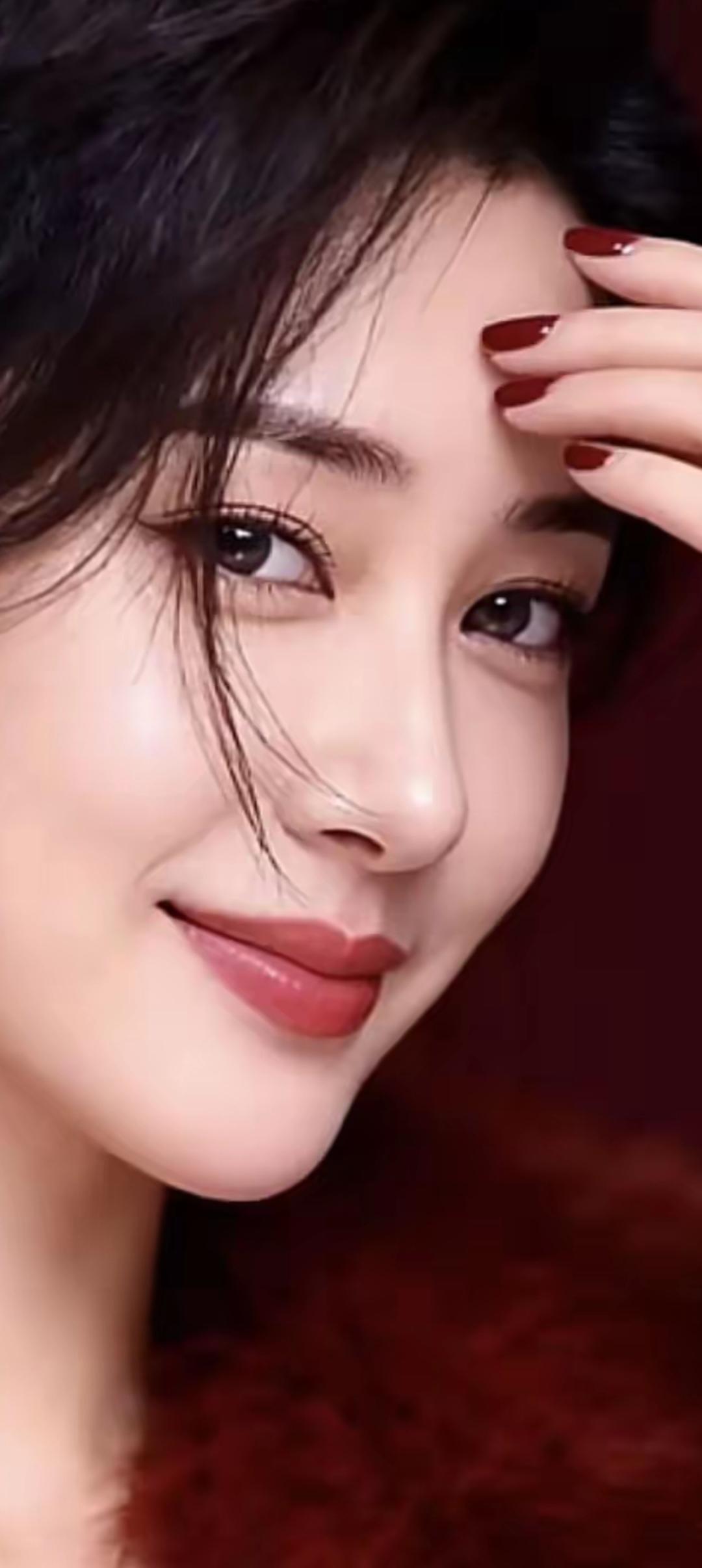 优雅红唇，温柔微笑，尽显迷人魅力！💄😊