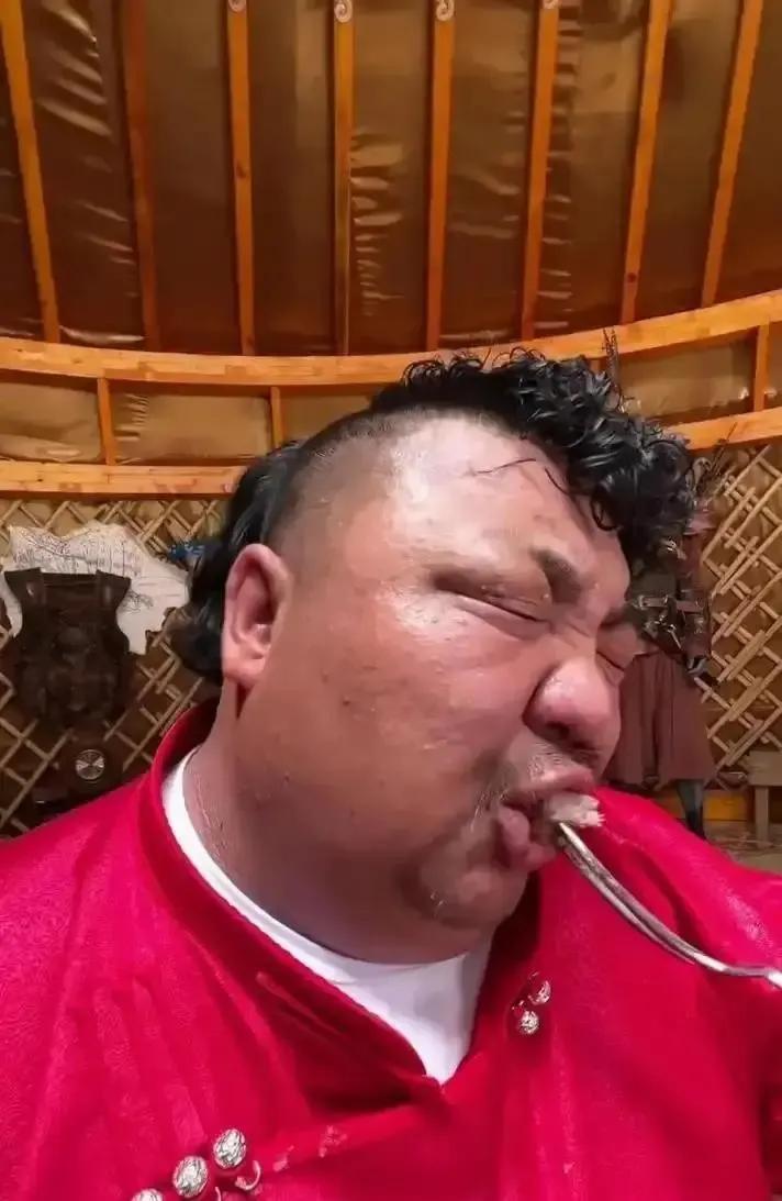半年吞下110只羊，体重飙到380斤，脸黑得像炭，咳血、晕倒、靠呼吸机续命……“