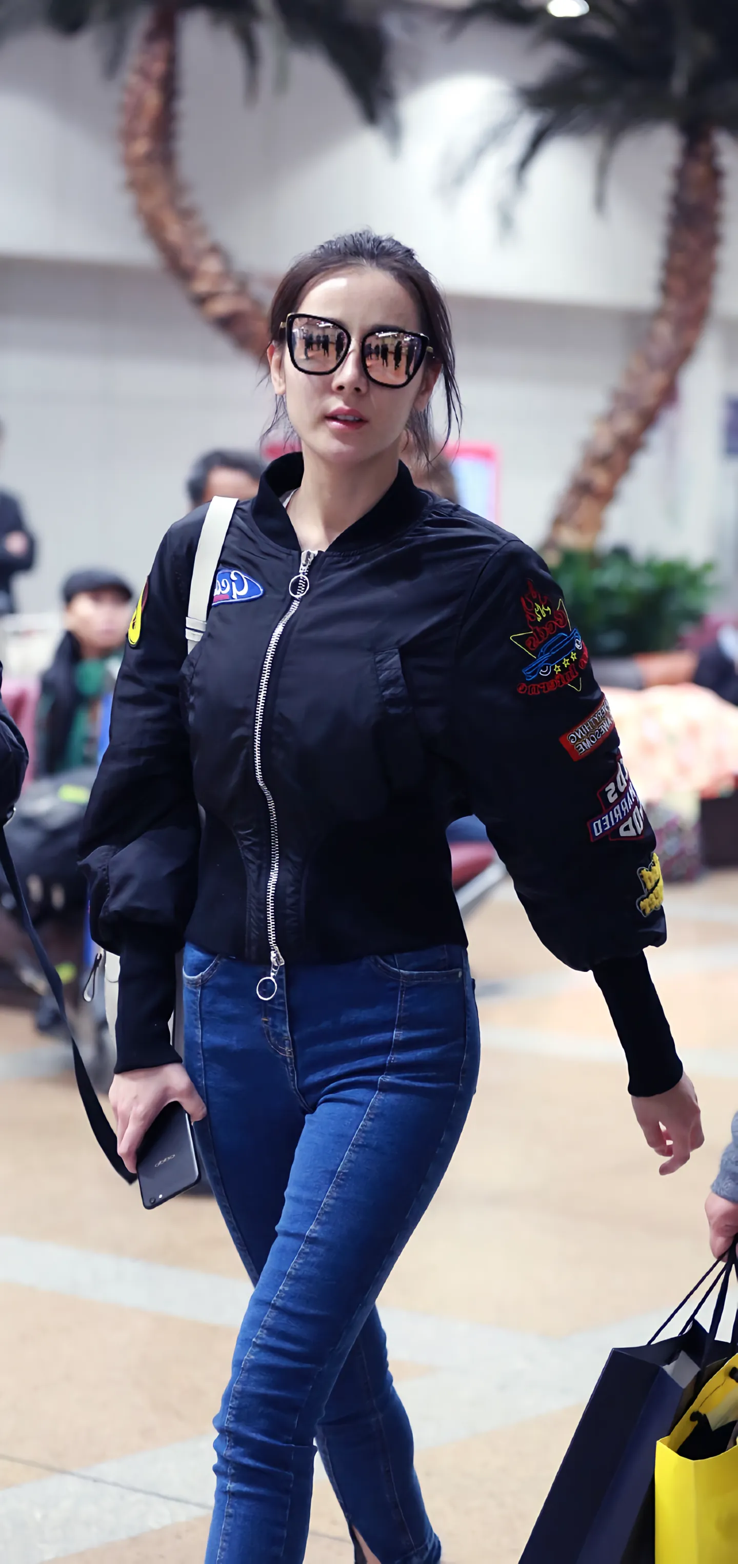 路透生图尽显性感丰满好身材，太美了