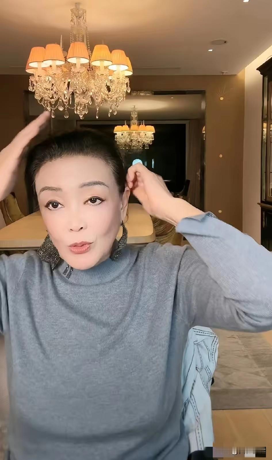 真心劝大家不要再盯着战兰模仿前儿媳的言行ma了看到她们的言行才发现比起战