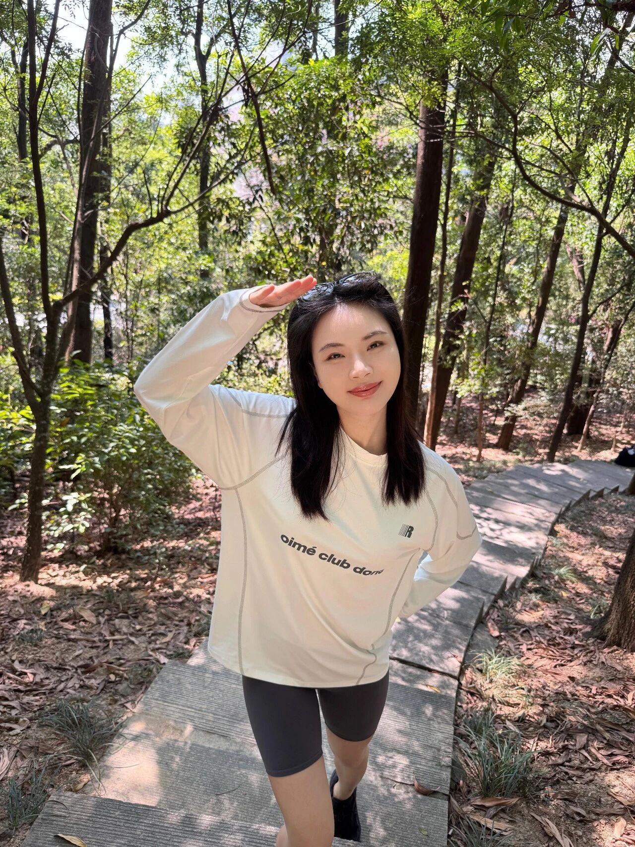 后悔没早点享受户外，享受阳光⛰久违的大晴天和朋友来爬山沿着山间小路慢慢走有茂