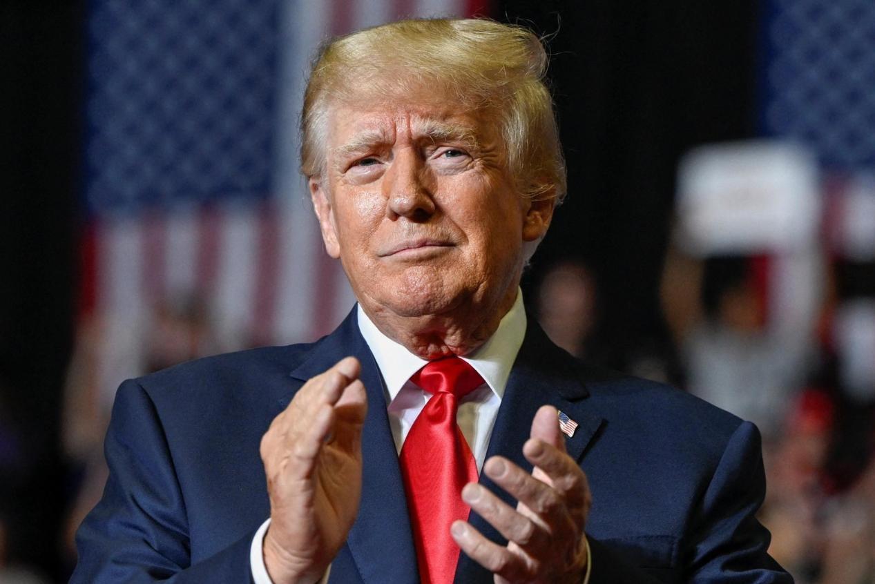 美国封锁伊朗显然牵涉到中国的利益，因为伊朗石油的最大出口方向就是中国。我认为，美