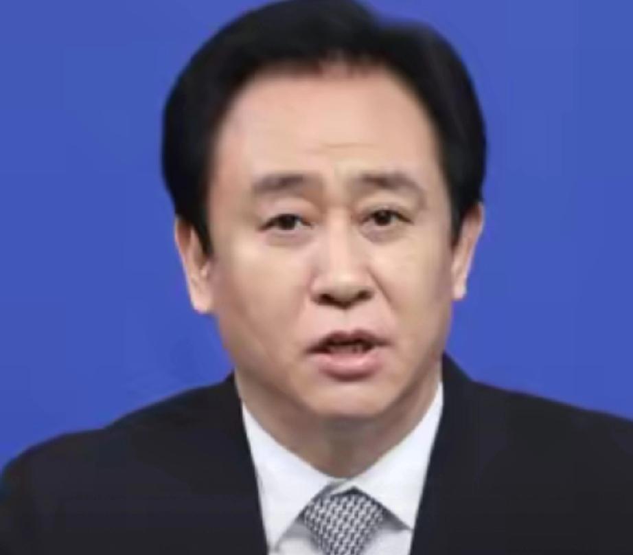 许家印倒台快三年，2.4万亿的雷还没炸完，他手下一个踢球的，光卖广州一套房就净赚