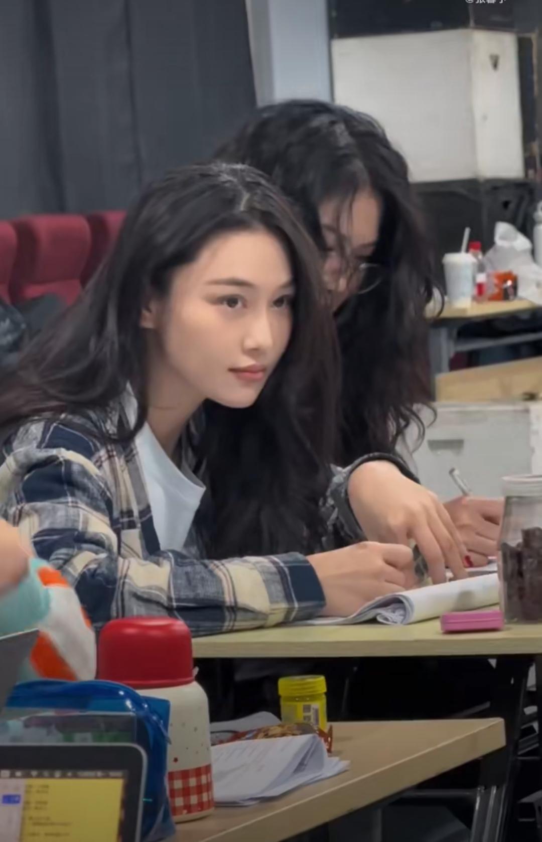 张馨予婚后被宠回小孩，熬过低谷终遇良人太好哭谁没心疼过低谷期的张馨予啊！当