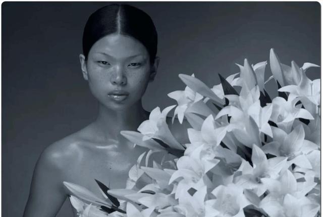 1999年，18岁满脸雀斑的吕燕去面试模特，一个男人却对着她说：“你真漂亮，真