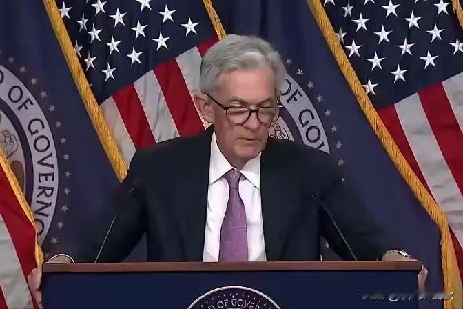 美联储为啥死活不降息？因为美联储最大问题是，背后站着犹太资本，吸着美国人的钱，但