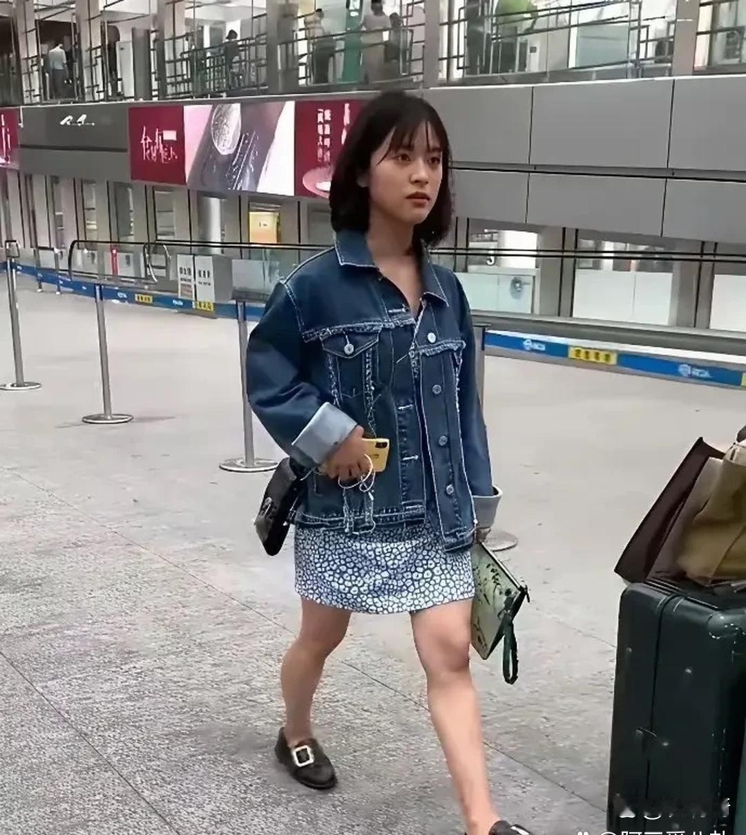 真相是，明星网上照片全是修过的，真人长这样