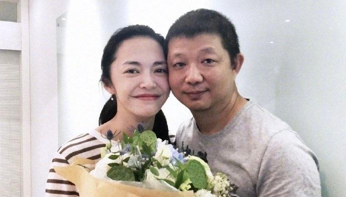 姚晨：曹郁，今天把声明发出去，心里反而踏实了。这么多年，为了孩子，我们像是在演一