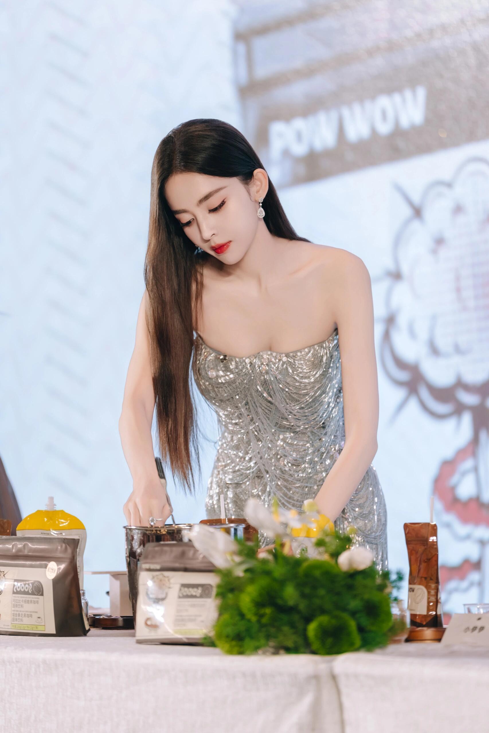 娜扎Bio-E发布会一周年现场生图合辑📷​​​