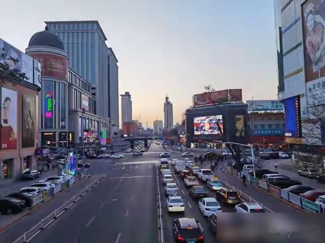 锦州一平米供暖费25块，不交就冻着，交了也不热。有业主干脆把暖气片关了，自掏腰包