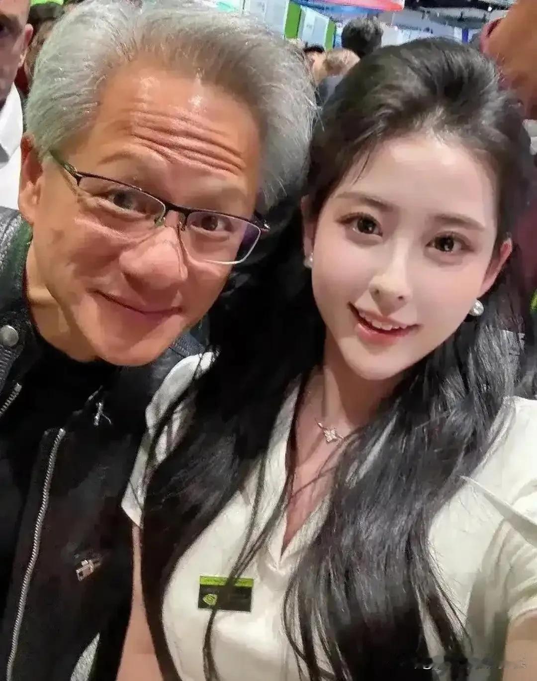 谁能想到，黄仁勋身边的贴身助手实力这么出众，她年薪百万美元，一身兼翻译与多重职务