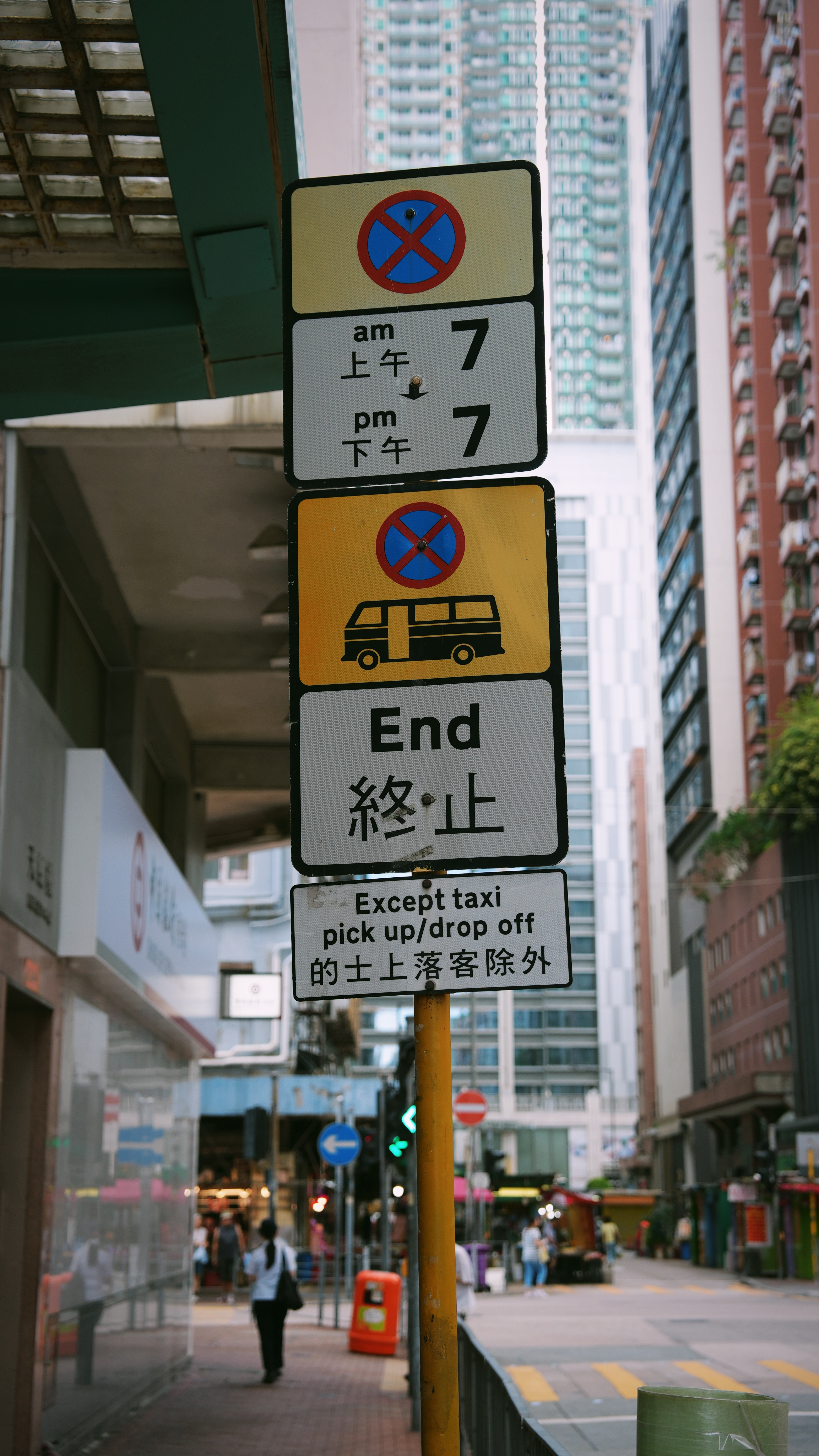 今天在香港干完活儿，出来溜街，突然发现智己L6居然出现在香港街头，跟着走了段，没
