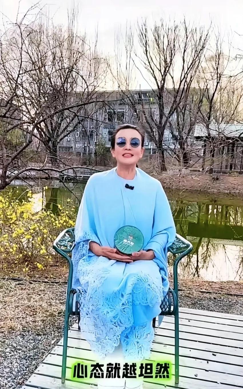 马筱梅带汪宝刚回北京，就在直播间委屈抹眼泪了。