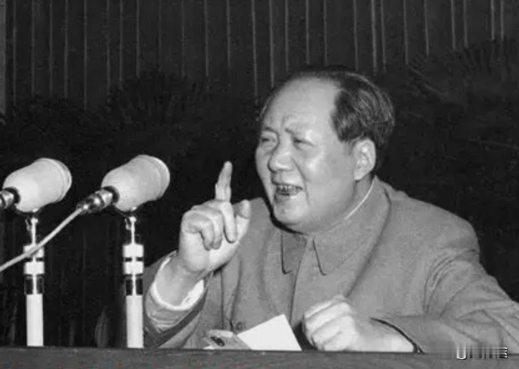 毛泽东主席三次警告美国。第一次是朝鲜战争，警告美国不要越过三八线。第二次是解放