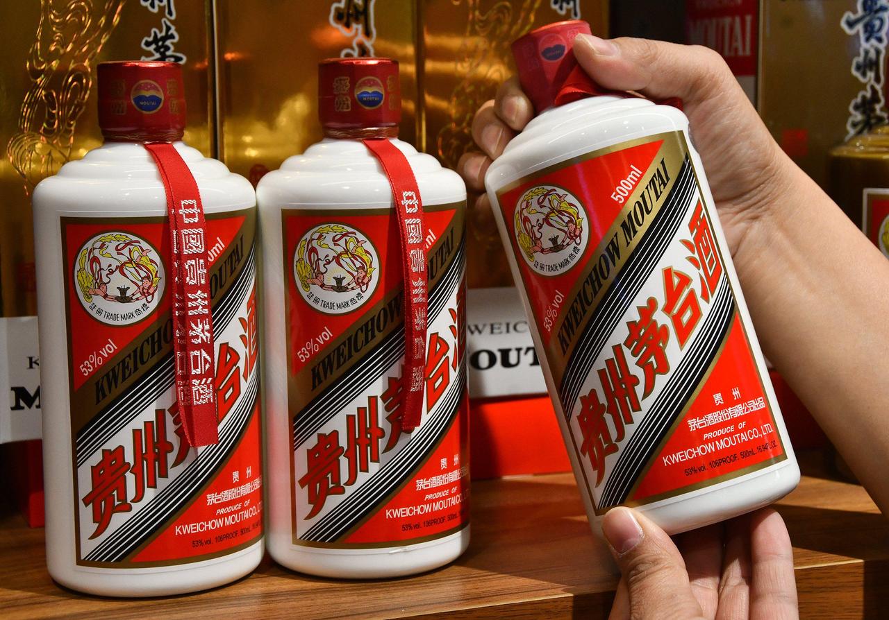 茅台壮士断腕，出结果了。半年报公布，922.78亿营收，445.17亿净利润，