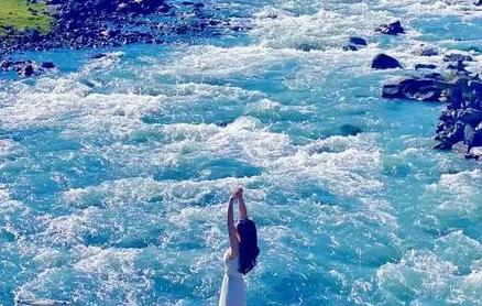 一段非常治愈的话：“睁开眼睛，还活着，就很好；闭上眼睛，能睡着，就很好；摸摸衣兜