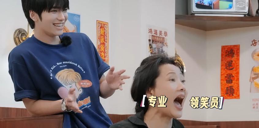 宁静和何赛飞太给刘晓庆面子了！刘晓庆讲的笑话明明都已经过时了，一点不好笑，两个人