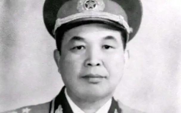 1950年，西康军区司令员刘忠苦寻母亲多年，但是一直都杳无音讯。一天，他亲自前往