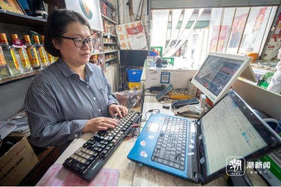 不鸣则已一鸣惊人！浙江宁波，45岁超市老板娘被丈夫骂了17年“不务正业”，却不知