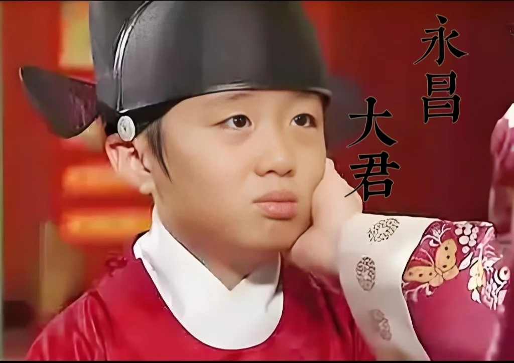 投胎为王室唯一嫡子是什么体验？