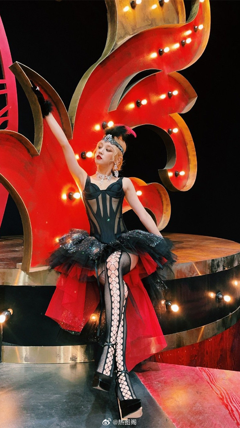 宋雨琦大长腿：黑色穿搭精致甜美。宋雨琦热图阁公众号