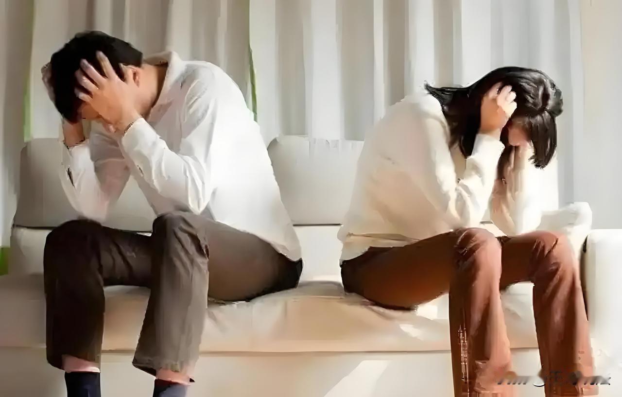 湖北潜江,一男子发现妻子出轨,他火冒三丈,尾随妻子出轨对象,他走到半路,到超市买