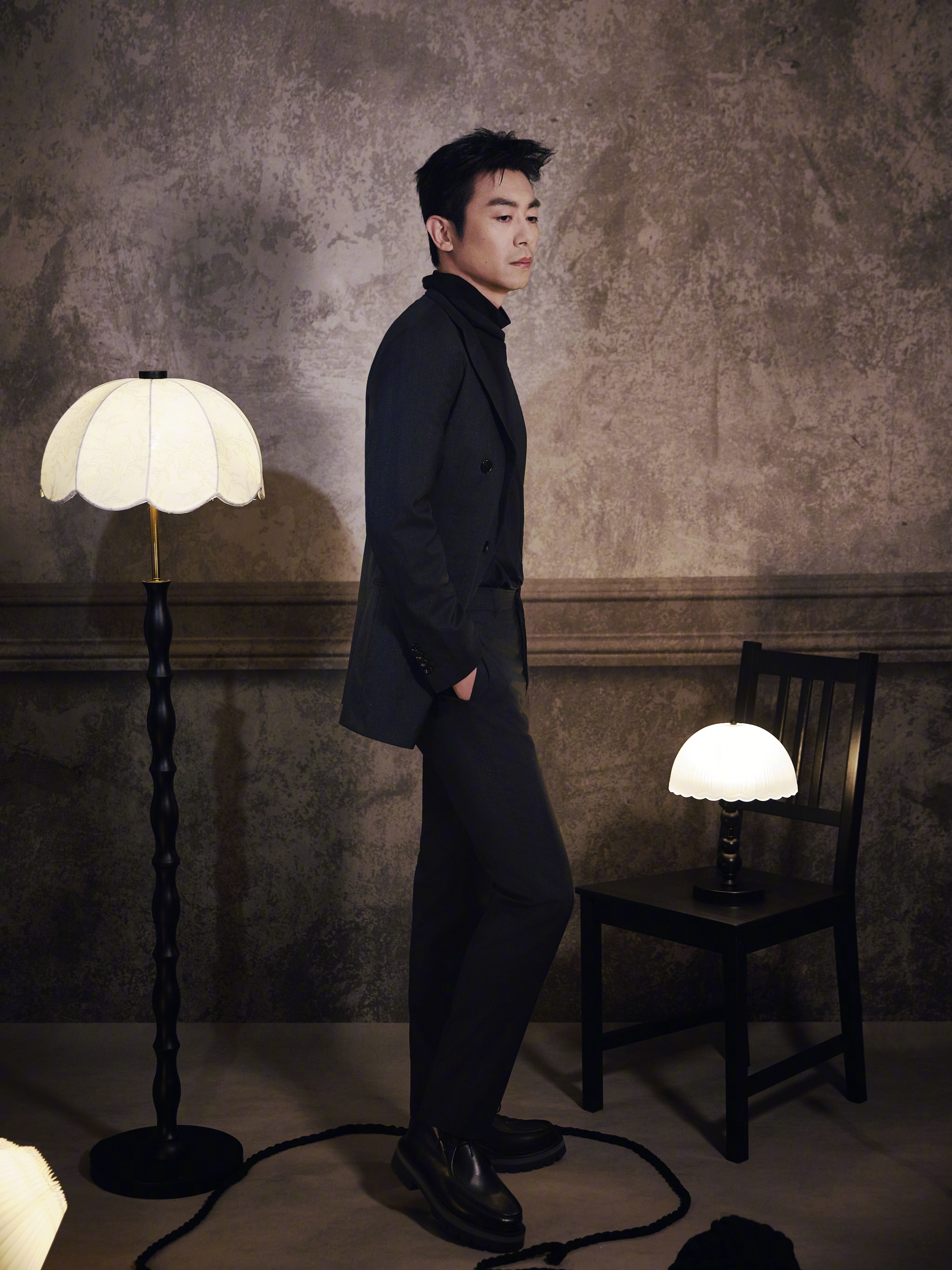 两位演绎爱马仕绅士男装与腕表的男士🌸🍃：演员朱亚文身着爱马仕2024冬季男装