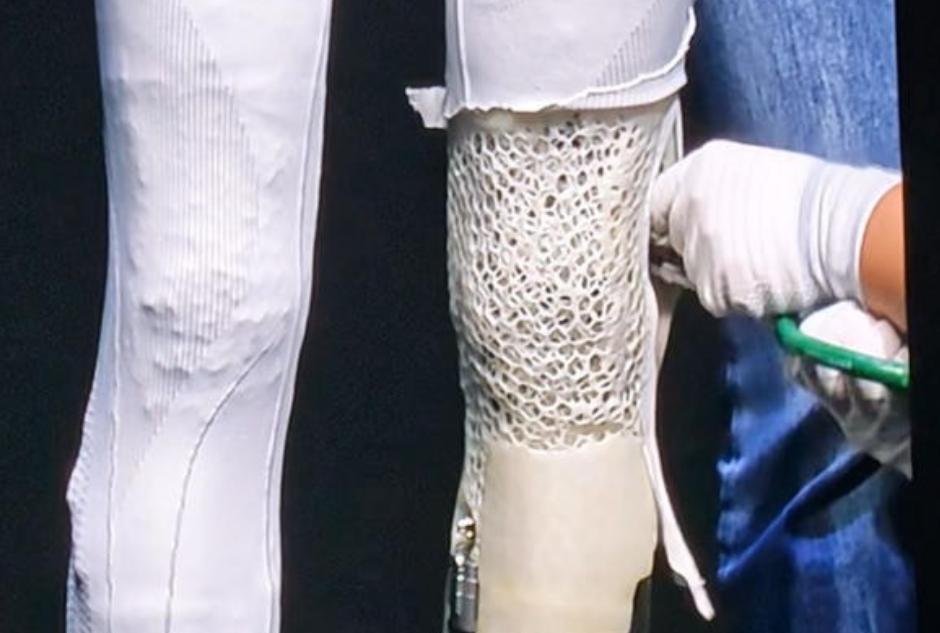 中国科技企业一日内两次“自证清白”，被迫剪开了机器人的腿。小鹏这波也太冤了