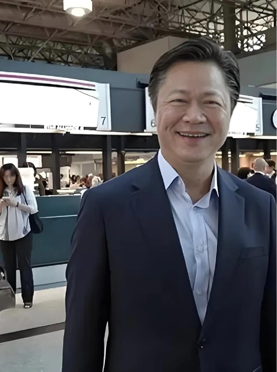 福建农林大学！这份情，中国14亿人记下了兰校长为赖岳谦颁发聘书，要让他当客座