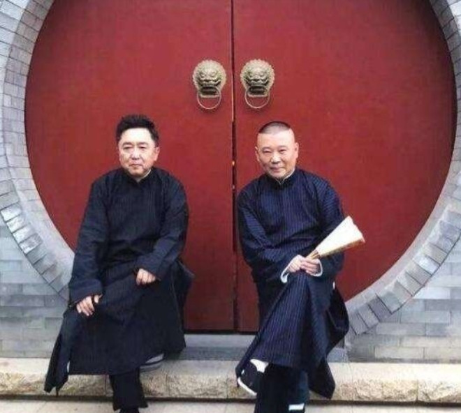 2010年曹云金离开德云社，同时带走了只有19岁的烧饼，郭德纲痛心疾首，为何他如
